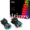 Farebné osvetlenie na stromček Twinkly strings multicolor 250 cm. Disponuje širokou škálou farieb, ktoré môžete kombinovať a prepínať.