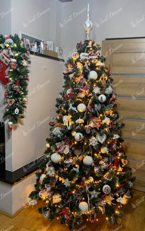 Okrašeno umetno božično drevo Zasneženi Bor 220cm