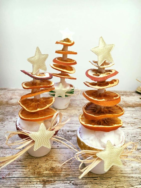 Ročno izdelani božični okraski iz sadja