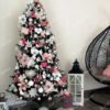 Okrašeno Umetno božično drevo Srebrni Bor z ledenimi kristali 220cm