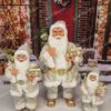 Vianočná dekorácia Santa Claus Zlatý, má oblečený zlatý kabát so zlatým opaskom a v ruke drží darčeky