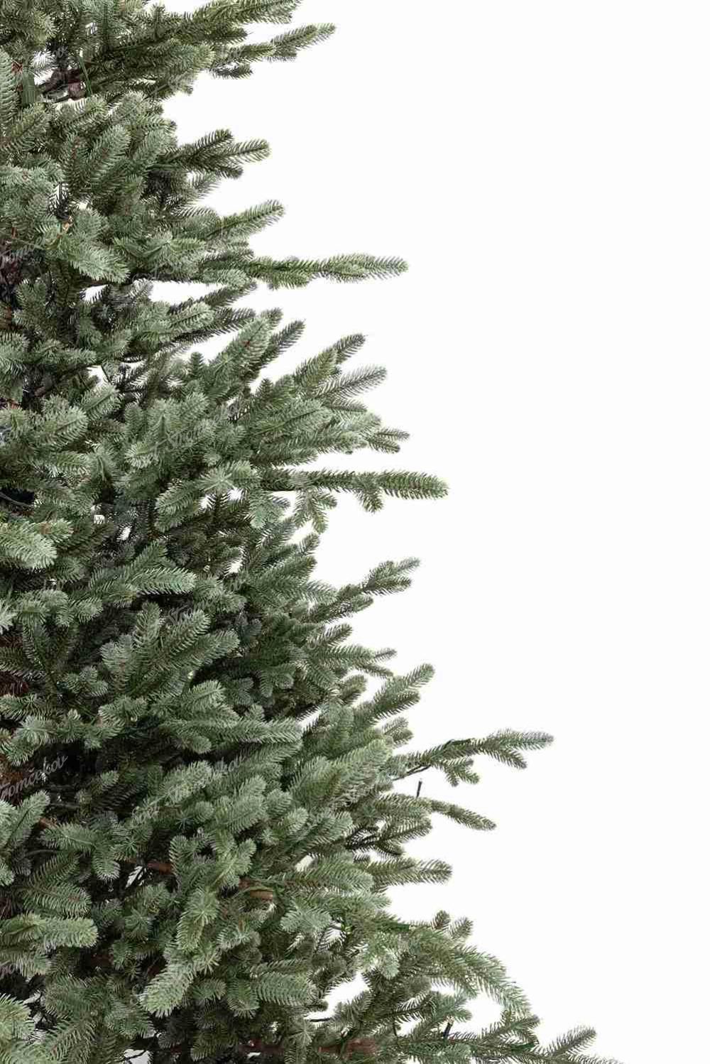 Detail vianočného stromčeka FULL 3D Smrek Pichľavý so zeleným ihličím.