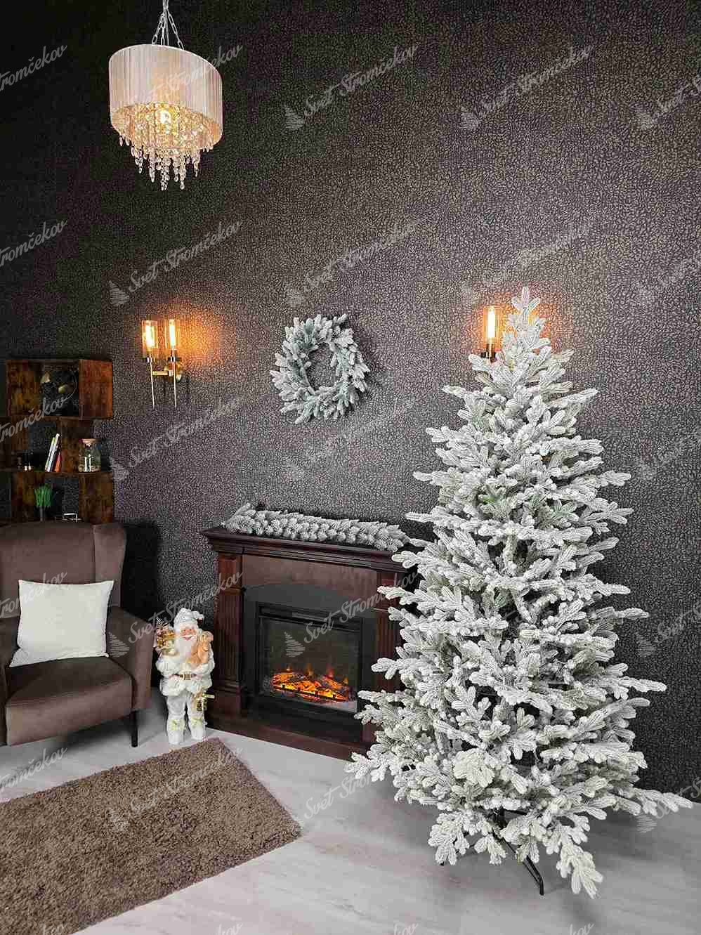 Umelý vianočný stromček FULL 3D Smrek Švajčiarsky Zasnežený má rovnomerne zasnežené vetvičky